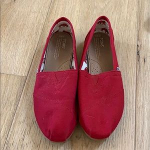 Red colored toms
